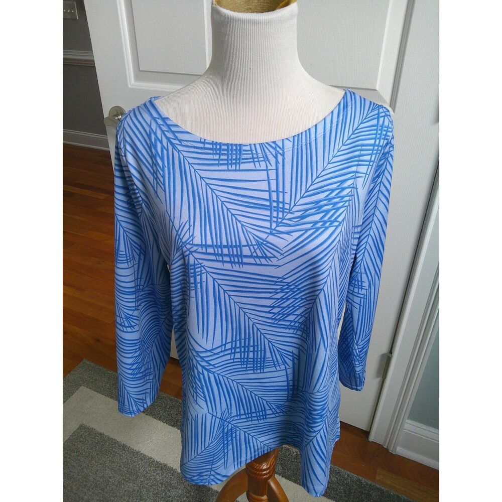 VINEYARD VINES LONG SLEEVE 2 TONE BLUE PALM LEAF TOP, BOAT NECK  LARGE